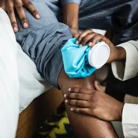 knee pain hot water bag cold water